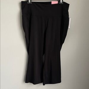 New Livi by Lane Bryant Solid Black Soft Capri Yoga Pants Size 18/20